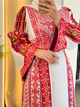 Very Elegant White and Red Embroidered Thob with Malak Details