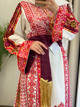 Very Elegant White and Red Embroidered Thob with Malak Details