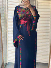 Elegant Navy Ward Thob With Manajil Details and Satin Belt