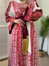 Very Elegant White and Red Embroidered Thob with Malak Details